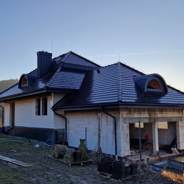 WIKBUD.EU - REALIZACJA, ŻYWIEC, DACH Z PEŁNYM DESKOWANIEM, ZAKOŃCZENIE PRAC, dach, więźba dachowa, panel dachowy, obróbki dekarskie